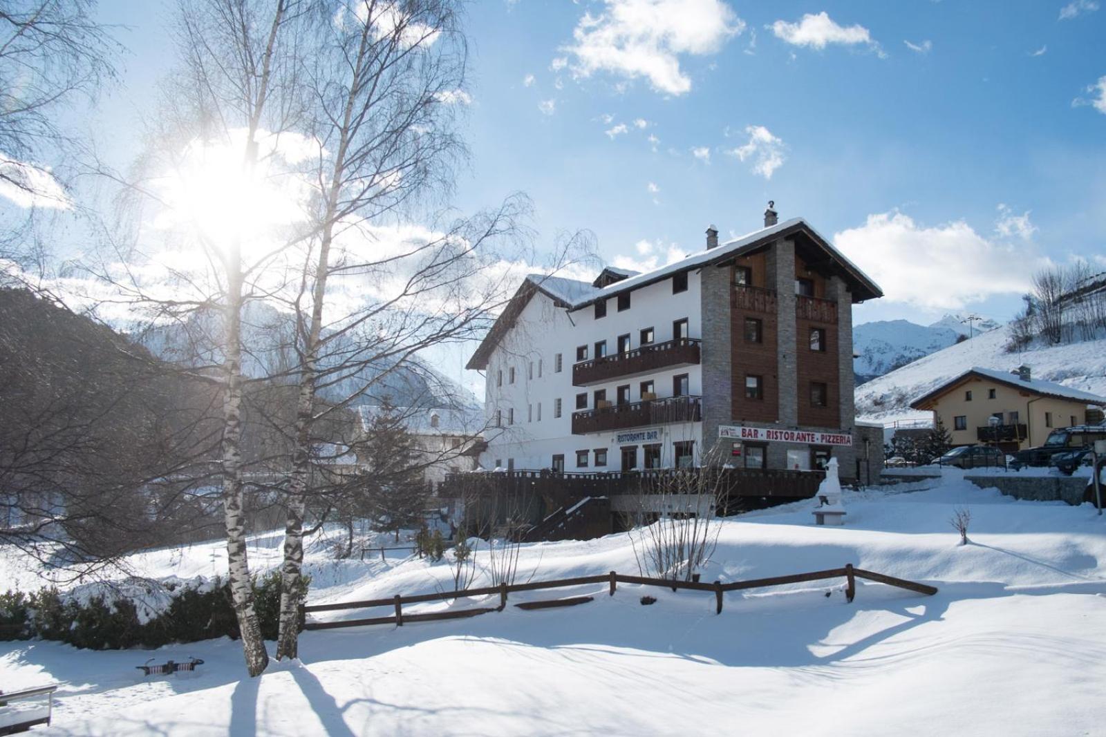 Hotel, Bar & Bistrot Saint Nicolas Gran Paradiso Exteriör bild