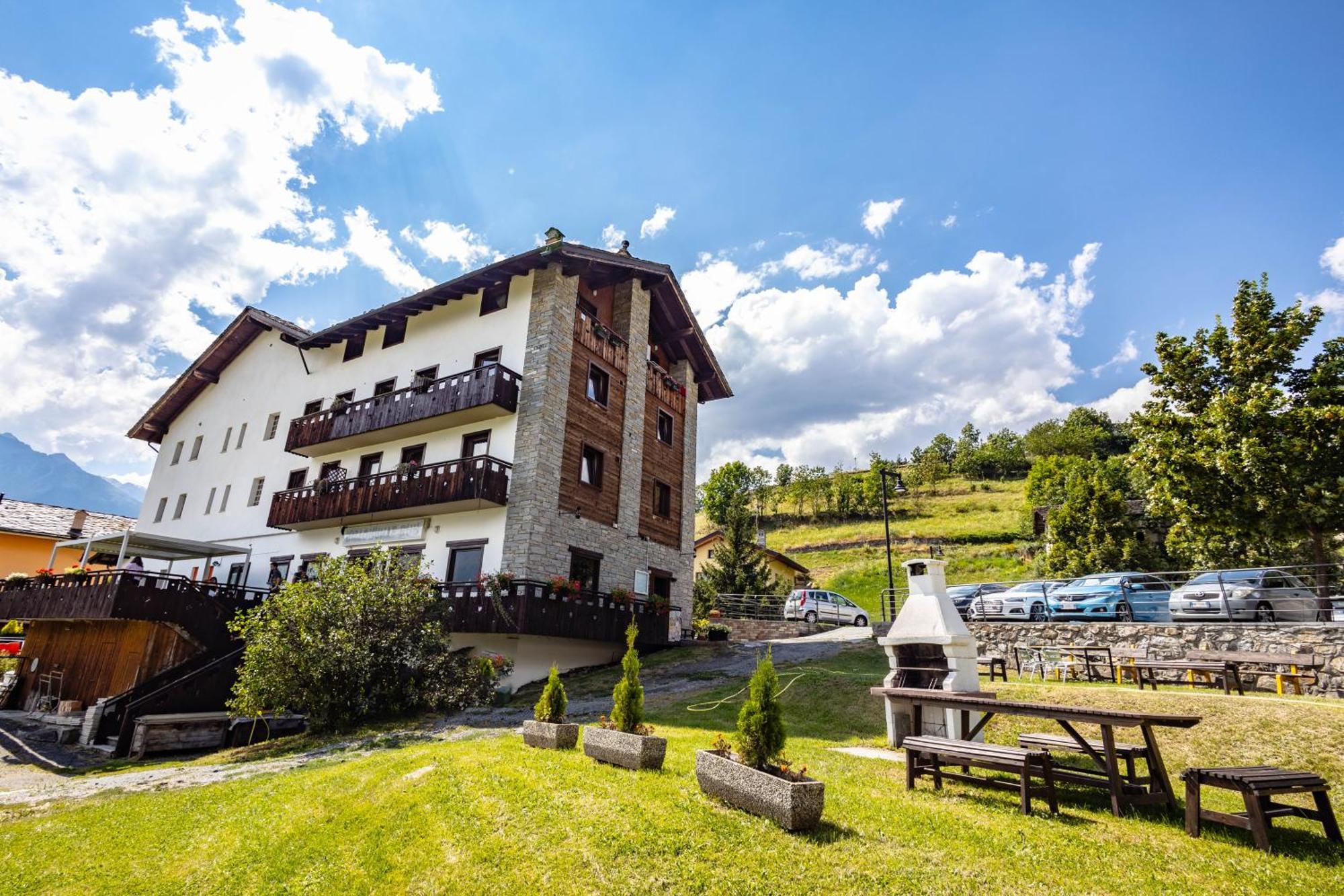 Hotel, Bar & Bistrot Saint Nicolas Gran Paradiso Exteriör bild