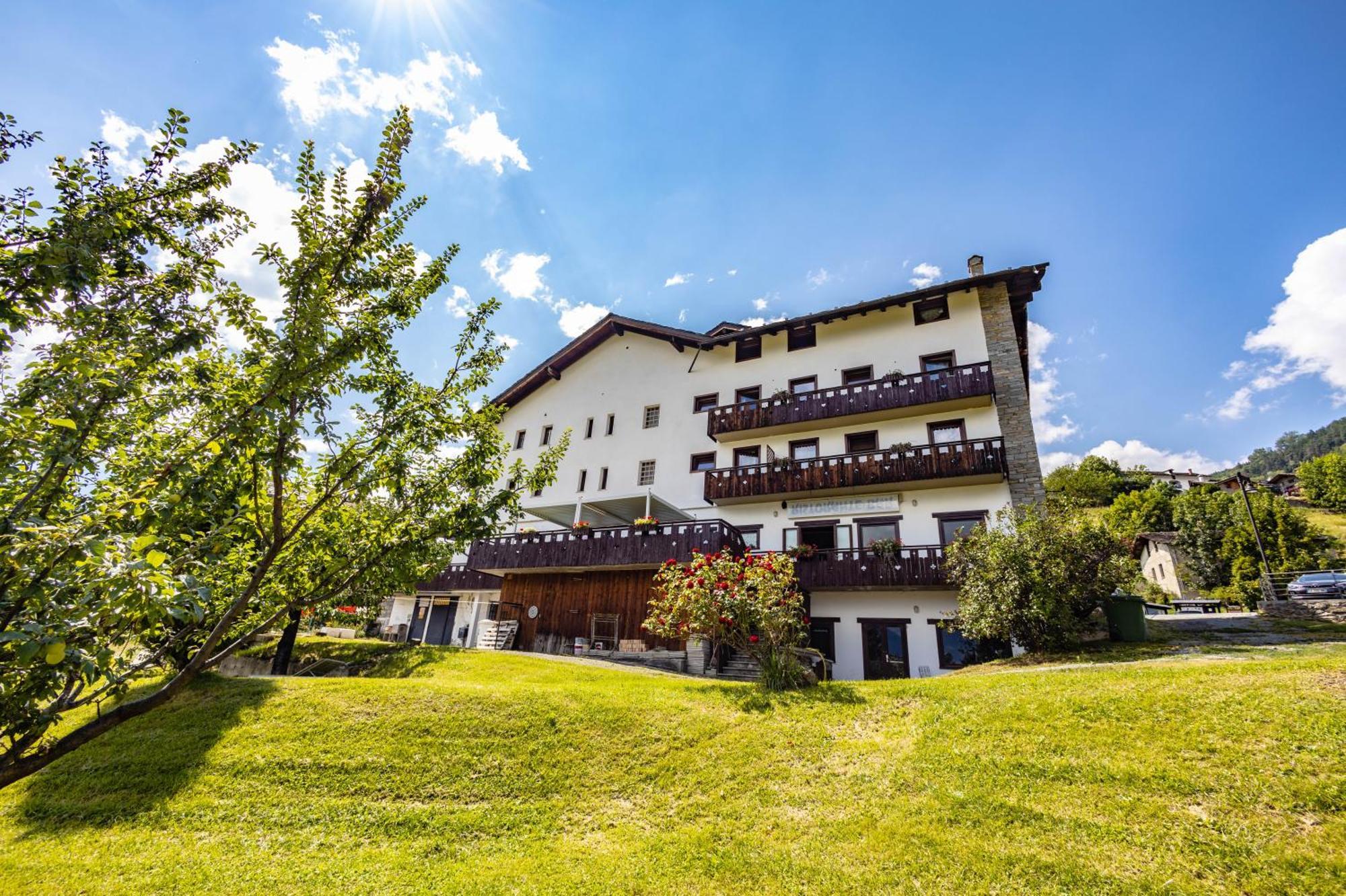 Hotel, Bar & Bistrot Saint Nicolas Gran Paradiso Exteriör bild