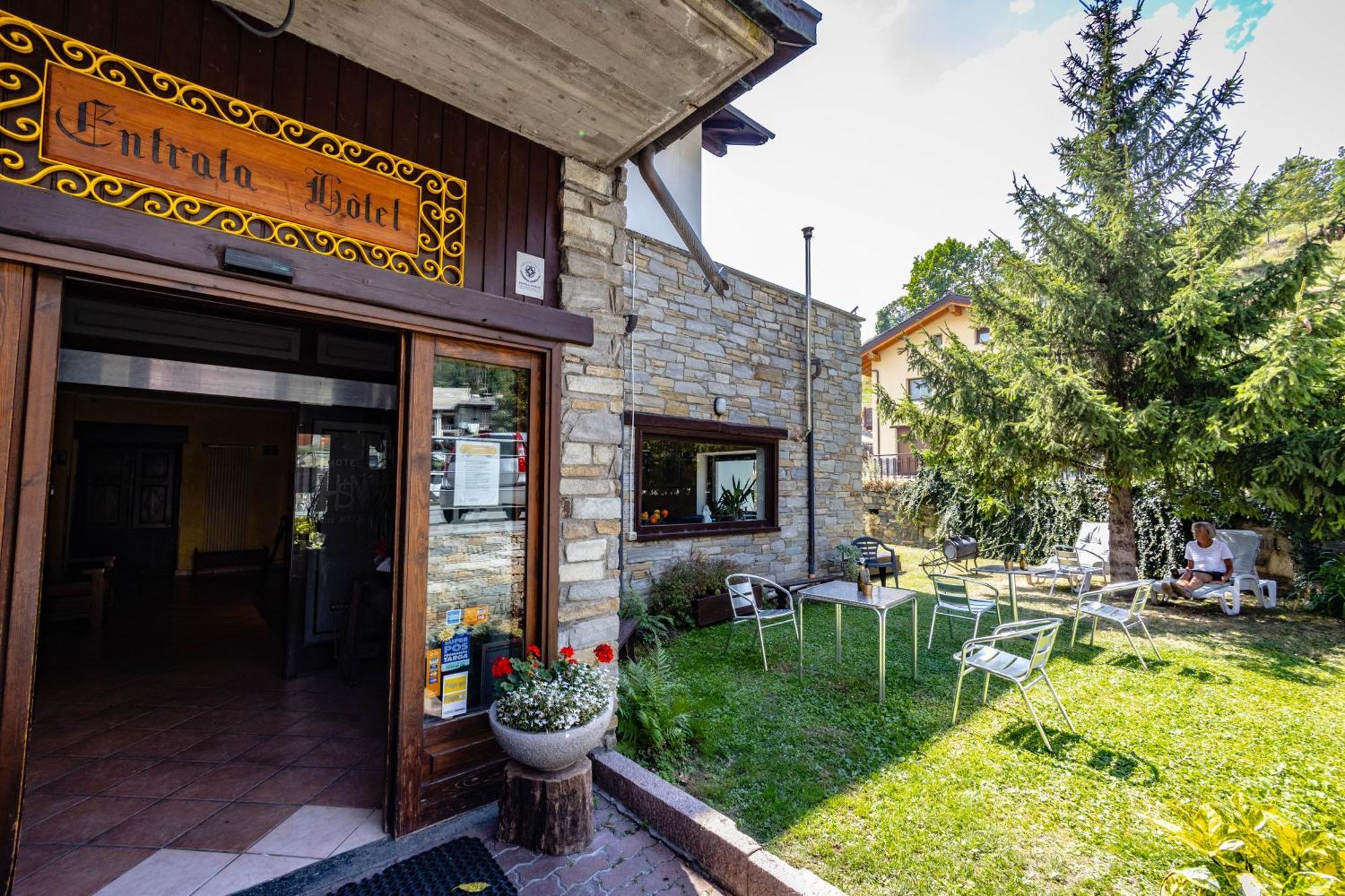 Hotel, Bar & Bistrot Saint Nicolas Gran Paradiso Exteriör bild