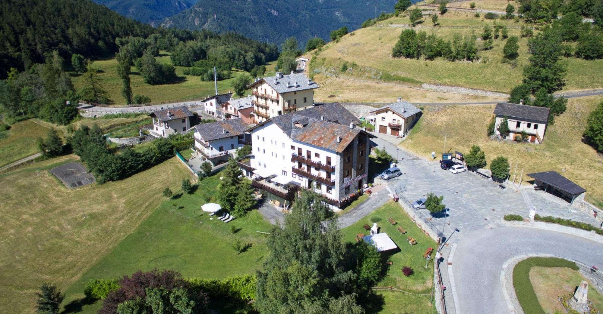 Hotel, Bar & Bistrot Saint Nicolas Gran Paradiso Exteriör bild
